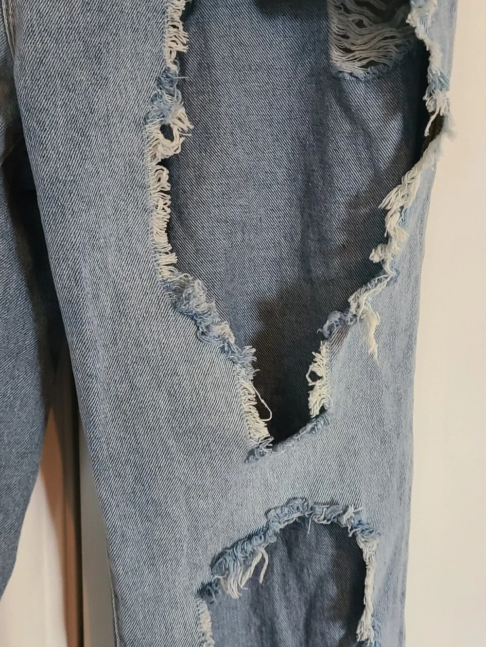 Urban Outfitters BDG High-waisted Mom Jeans Destroted Wash Size 28